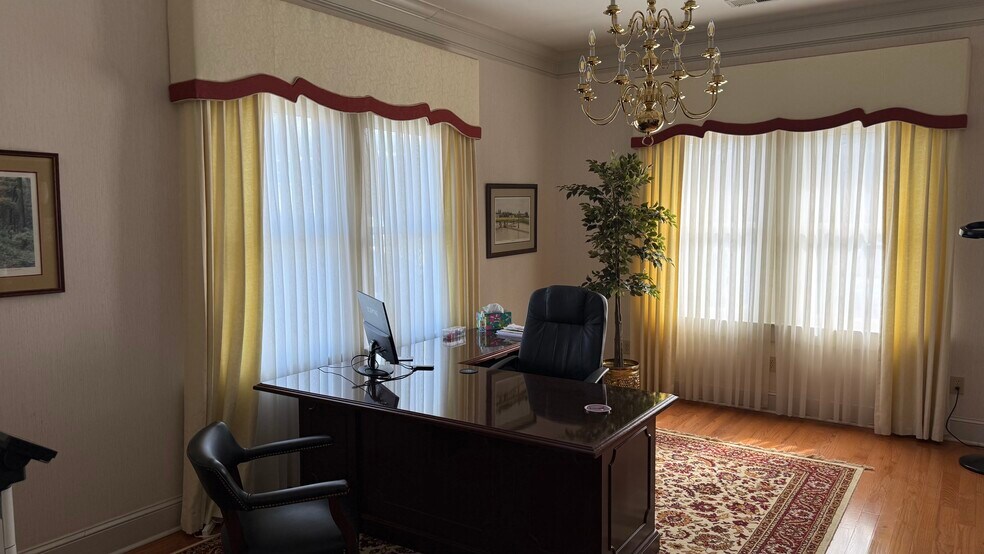 More Photos Of 191 Washington St, Barnwell Office For Sale