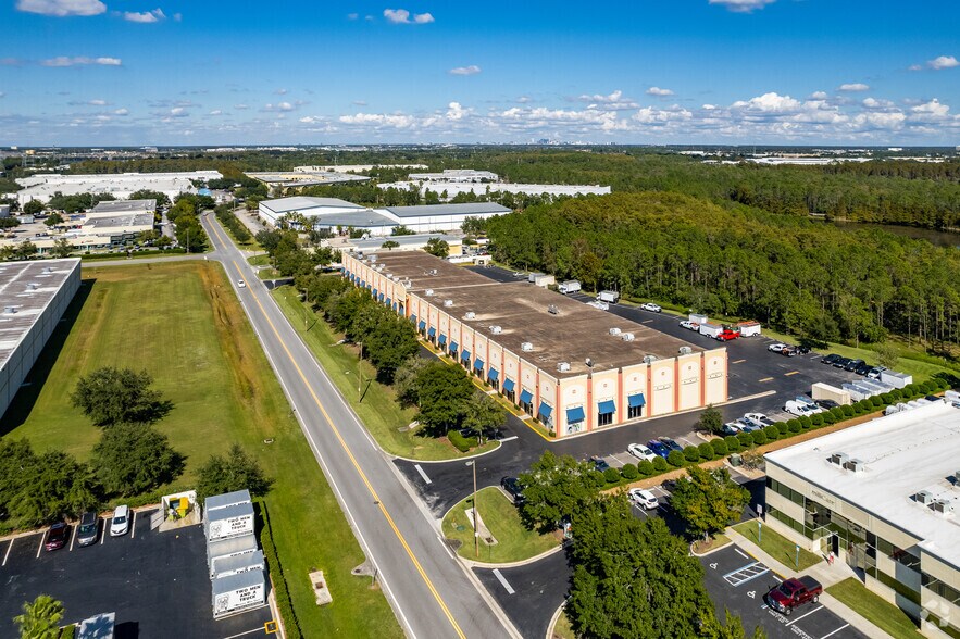 More Photos Of 6600-6626 Kingspointe Pky, Orlando Distribution For Lease