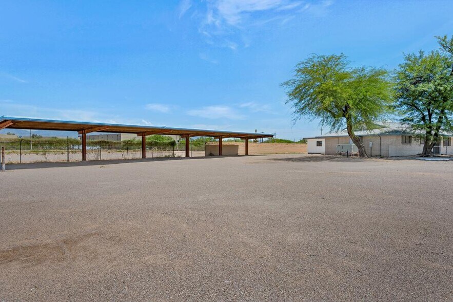 More Photos Of 2925 E Ganley Rd, Tucson Warehouse For Lease
