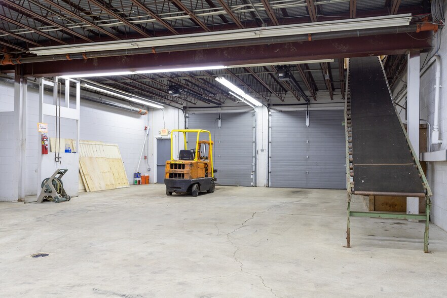 More Photos Of 145-149 Sandy Creek Rd, Verona Flex For Lease