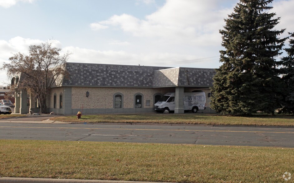 More Photos Of 1834 N Saint Paul Rd E, Maplewood Office For Sale