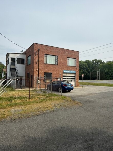 More Photos Of 10615 Crain hwy, Faulkner Auto Repair For Sale