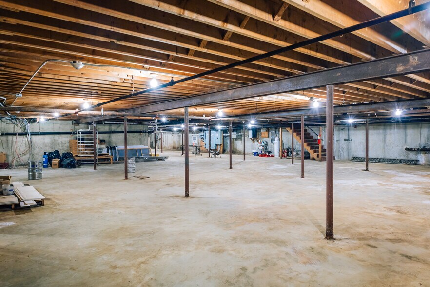 More Photos Of 347 Shattuck Way, Newington General Retail For Sale