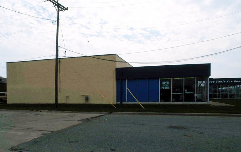 More Photos Of 29710 Groesbeck Hwy, Roseville Warehouse For Lease