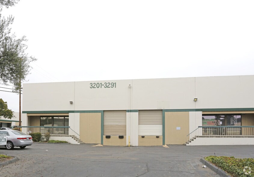 More Photos Of 3201-3291 Keller St, Santa Clara Manufacturing For Lease