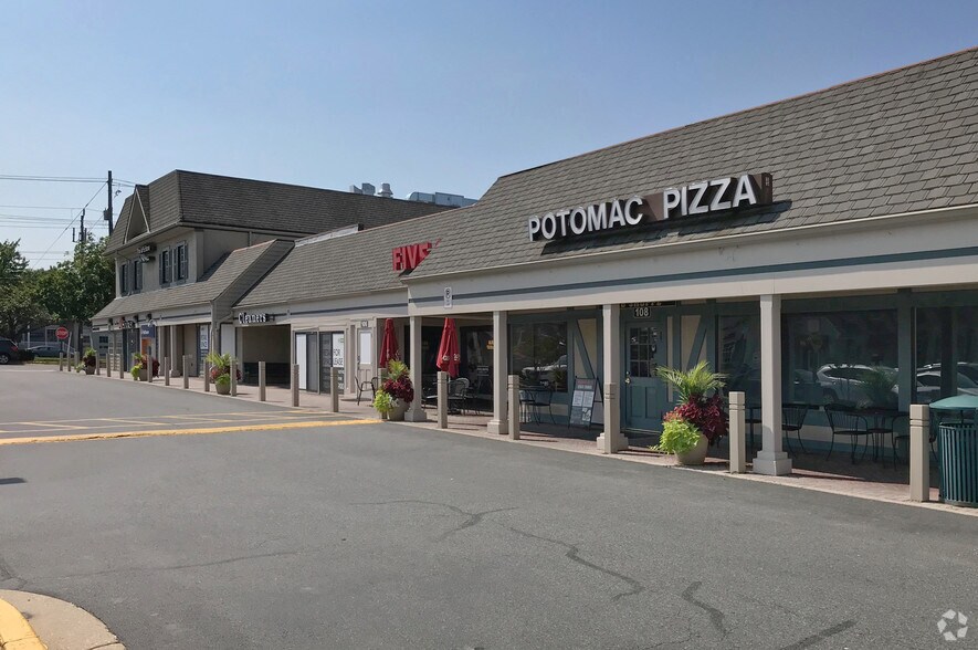 More Photos Of 9812 Falls Rd, Potomac Freestanding For Lease