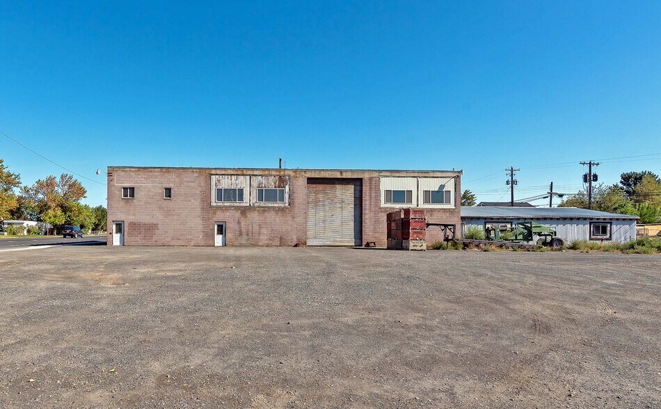 More Photos Of 512 F St SE, Quincy Manufacturing For Sale