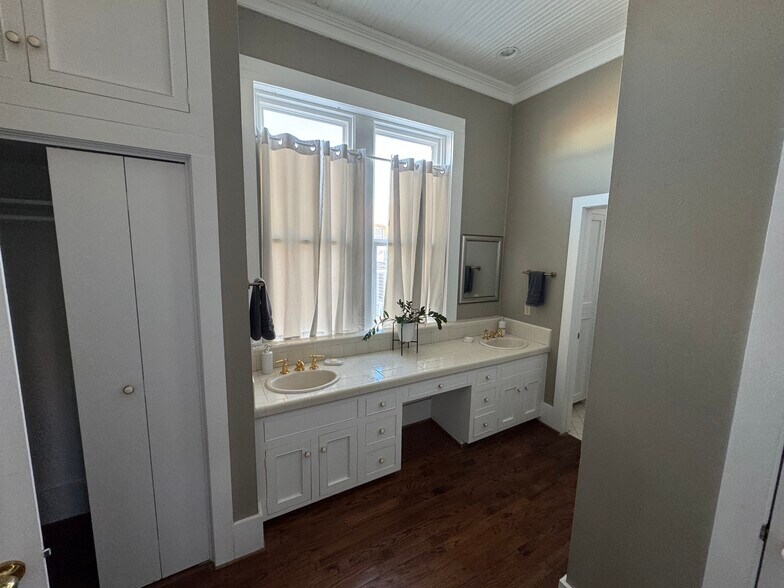 More Photos Of 1124 18th St, Hondo Office For Sale