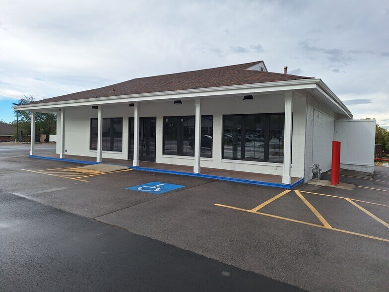 More Photos Of 115 N Main St, Centerville Convenience Store For Sale