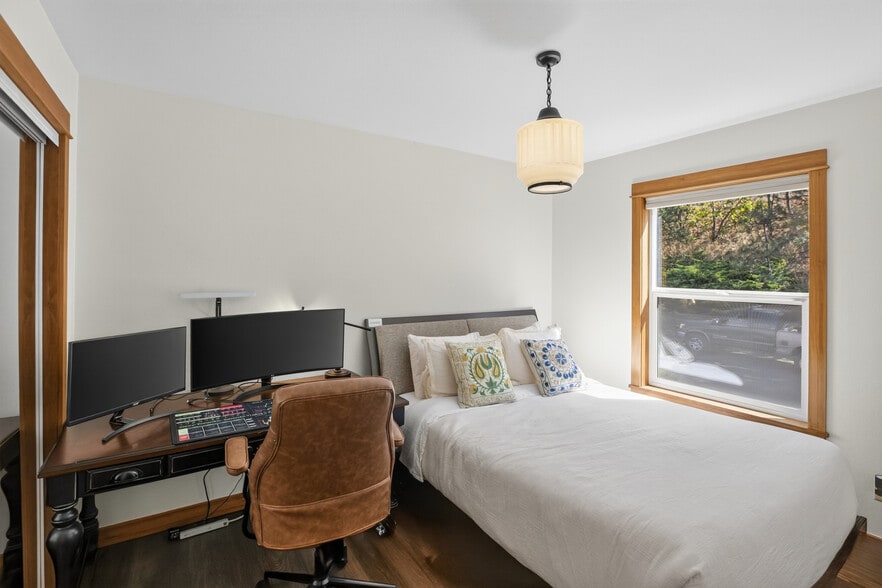 More Photos Of 407 Huskey Rd, Mosier Specialty For Sale