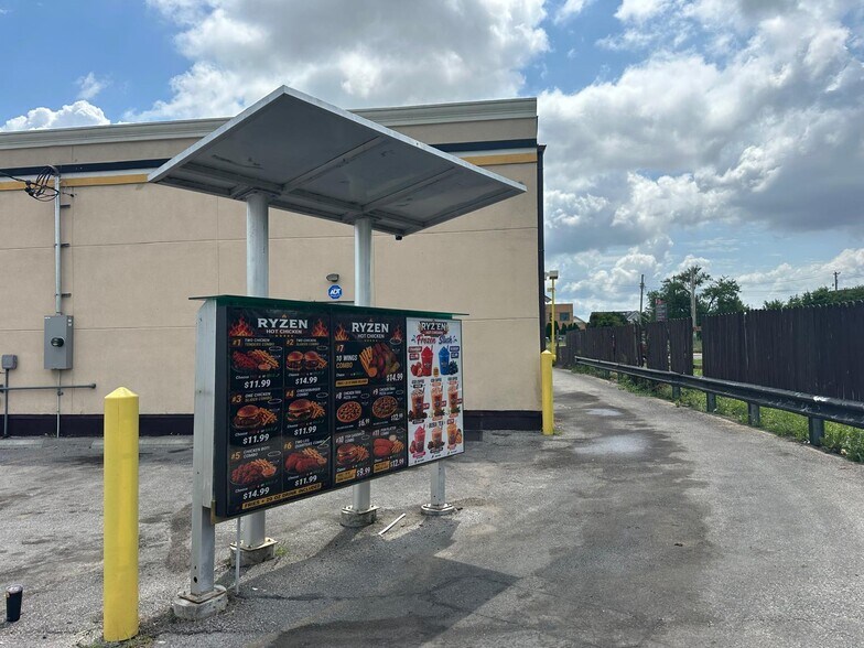 More Photos Of 3610 Page Blvd, Saint Louis Fast Food For Lease