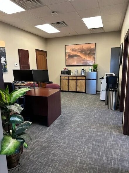 More Photos Of 1401 Skyline Blvd, Bismarck Office For Lease
