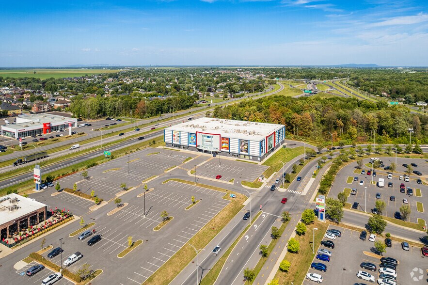 More Photos Of 1280 Rue Douglas, Saint-jean-sur-richelieu General Retail For Lease