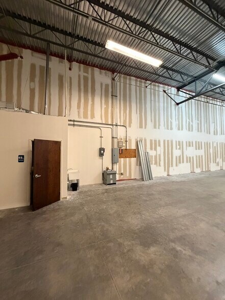 More Photos Of 1901-1939 Banks Rd, Margate Warehouse For Lease