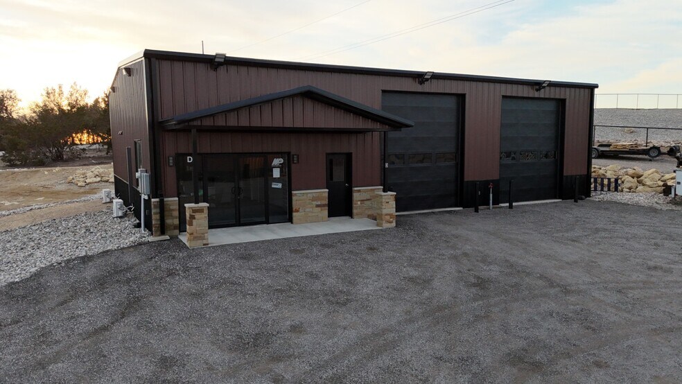 More Photos Of 109 Bennett Hills Dr, Weatherford Warehouse For Sale