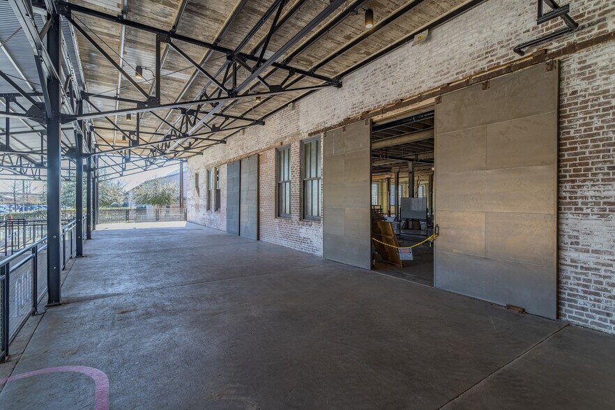 More Photos Of 2103 Lyons Ave, Houston Freestanding For Lease