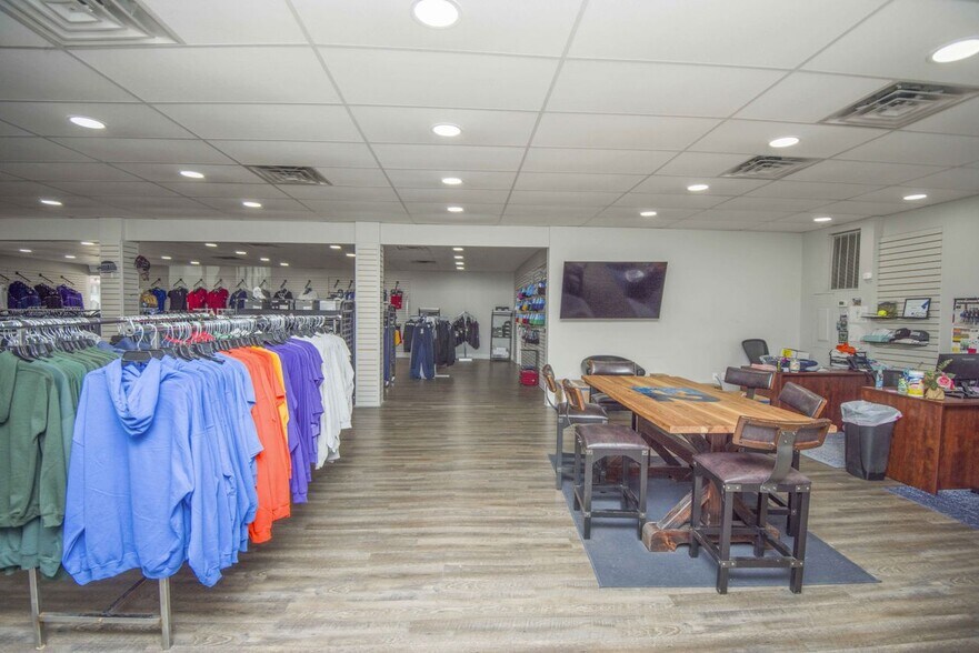 More Photos Of 430 N Roane St, Harriman Storefront For Sale
