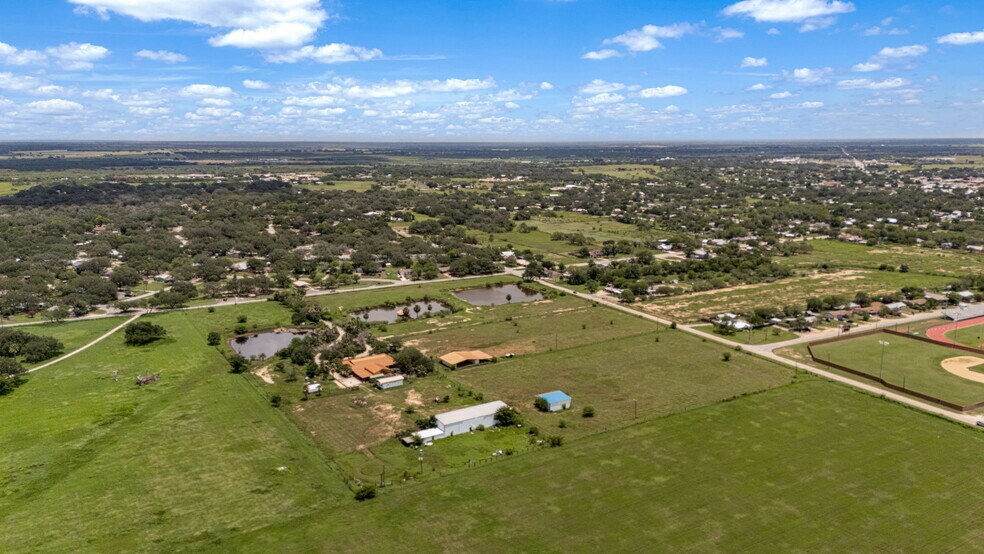 More Photos Of 1551 N Windy Knoll Dr, Devine Land For Sale