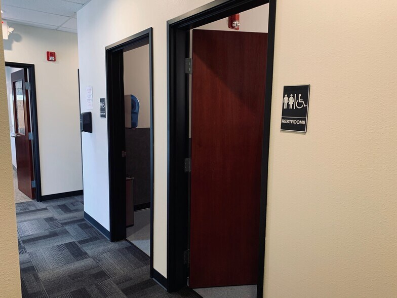 More Photos Of 717 NE 61st St, Vancouver Medical For Lease