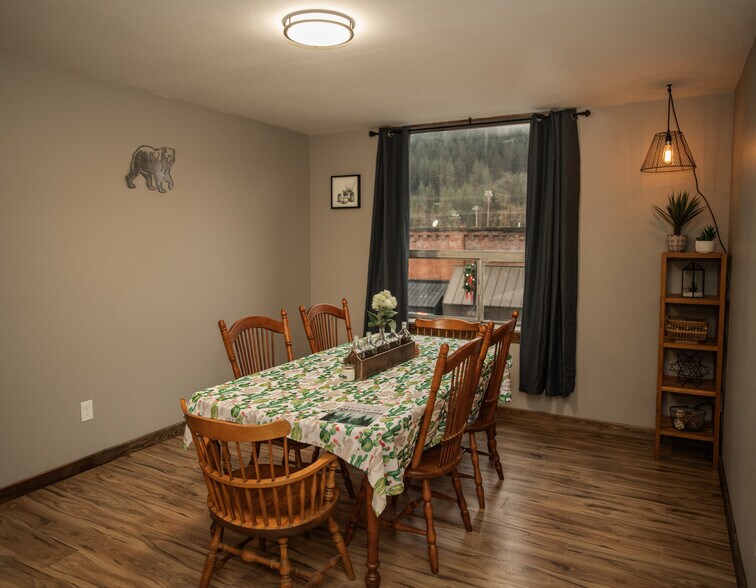 More Photos Of 152 Johnson Ave, Orofino Bar For Sale