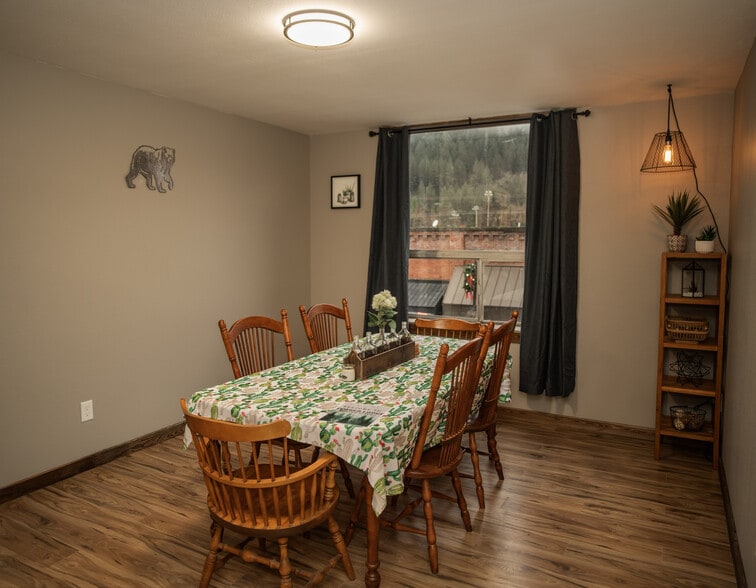 More Photos Of 152 Johnson Ave, Orofino Bar For Lease