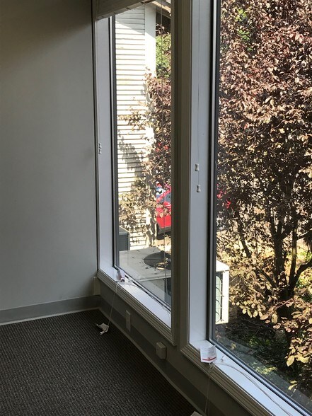 More Photos Of 8835 SW Canyon Ln, Portland Unknown For Lease