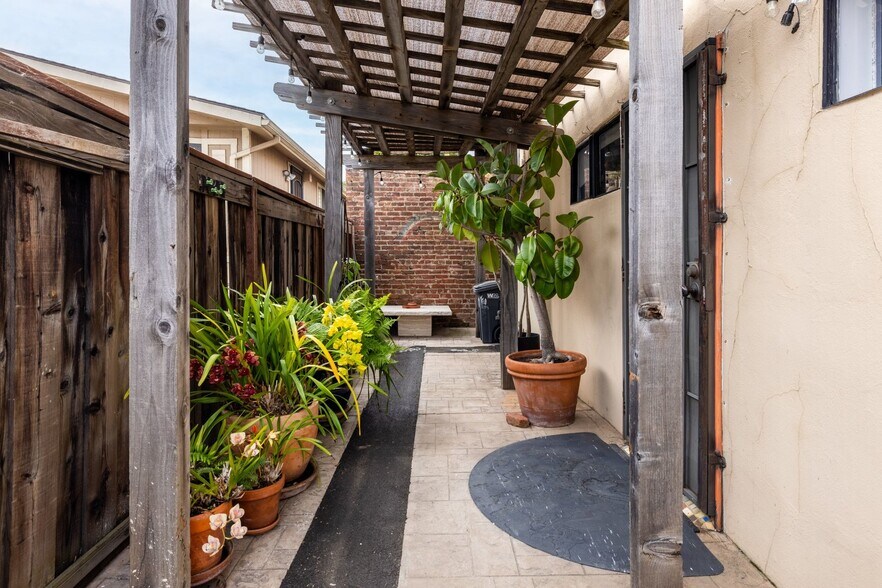 More Photos Of 4935 Shattuck Ave, Oakland Freestanding For Sale