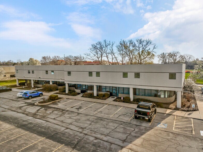 More Photos Of 12635-12651 Hemlock St, Overland Park Showroom For Lease