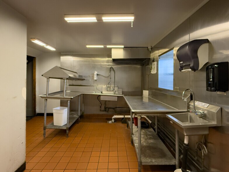 More Photos Of 21 E Main St, Walla Walla General Retail For Lease