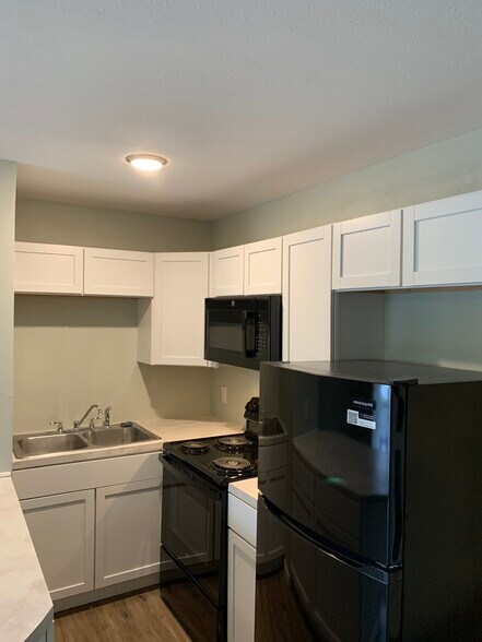 More Photos Of 2001 E 20th St, Hooks Apartments For Sale