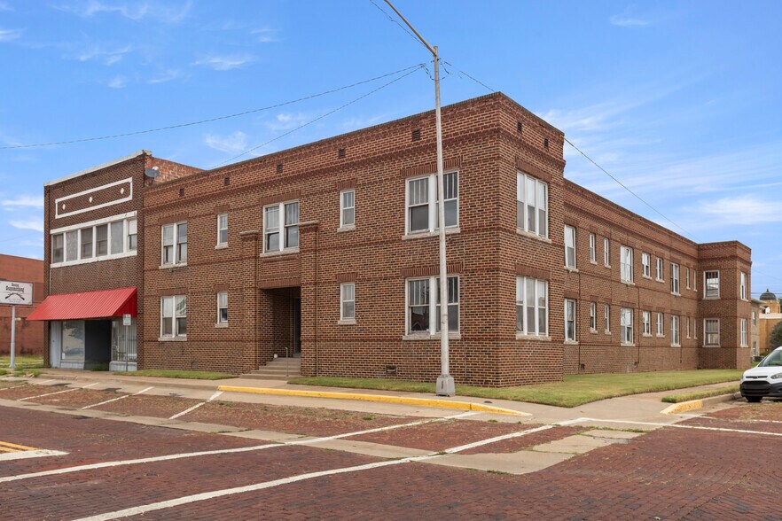 Primary Photo Of 201 N 3rd St, Ponca City Apartments For Sale