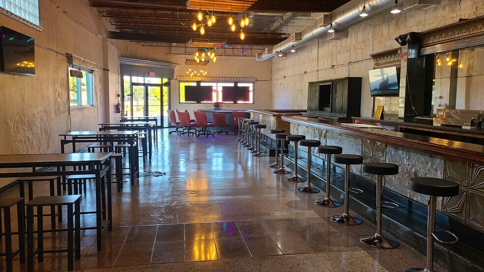 More Photos Of 221 6th St N, Texas City General Retail For Sale