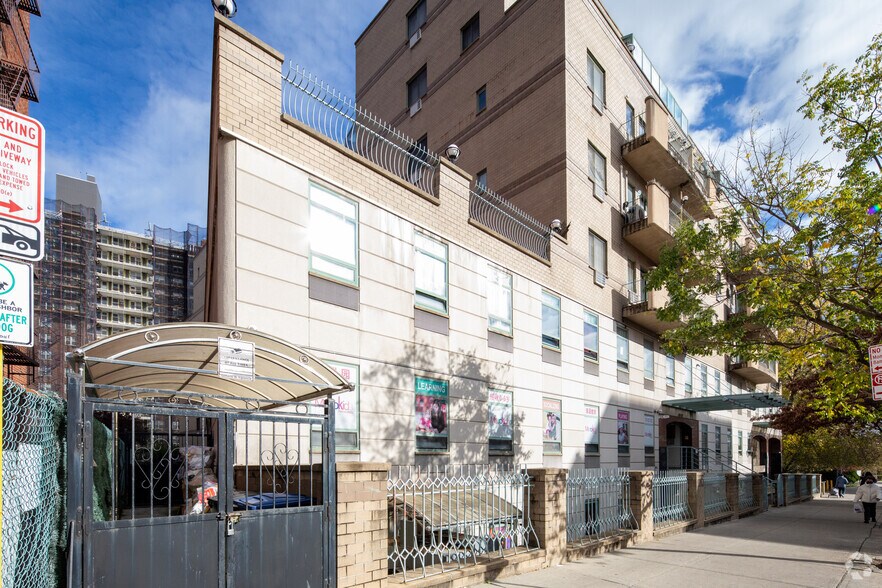 More Photos Of 4231 Colden St, Flushing Apartments For Lease