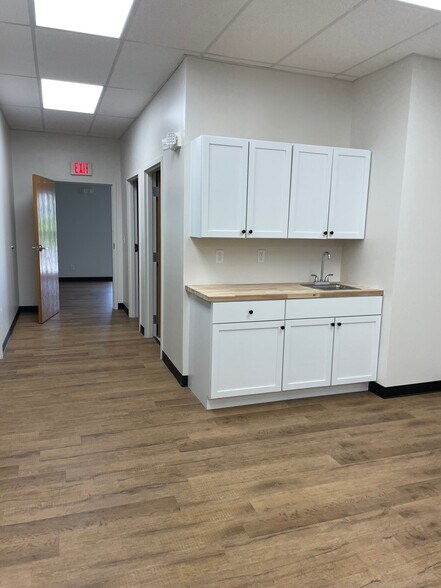 More Photos Of 3934-3946 N Hampton Dr, Powell Unknown For Lease