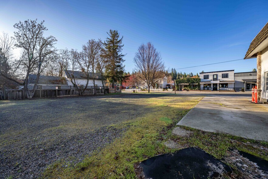 More Photos Of 205 E California St, Jacksonville General Retail For Sale