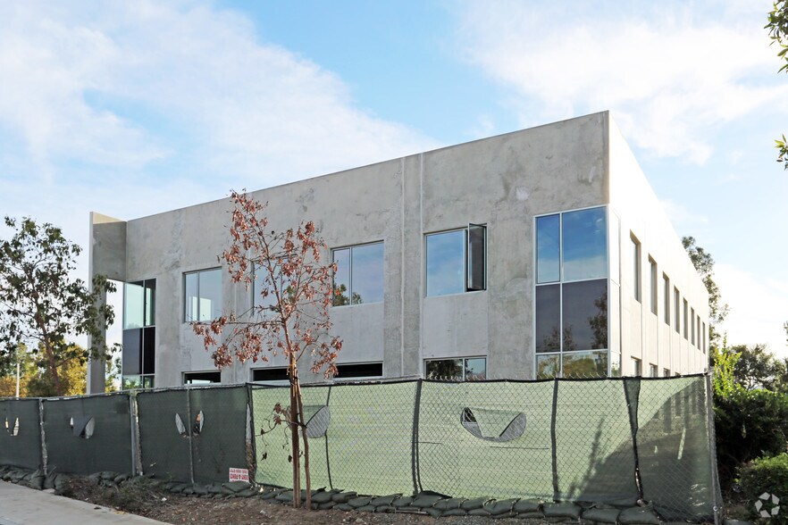 More Photos Of 75 Doppler, Irvine Loft Creative Space For Lease