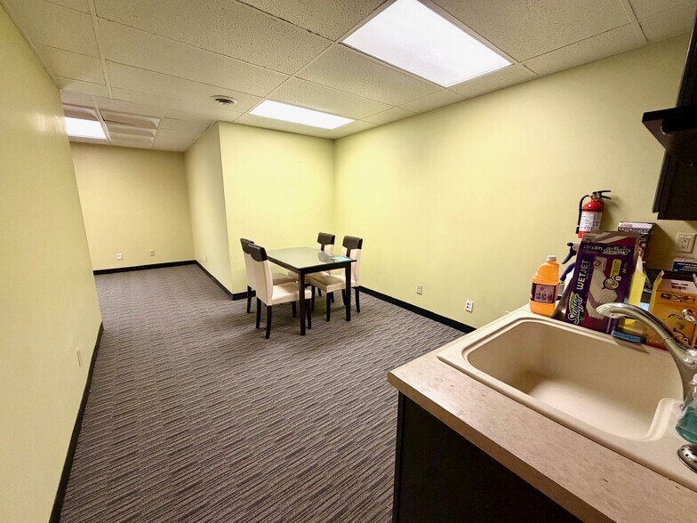 More Photos Of 4303 E 39th St, Kearney Warehouse For Sale