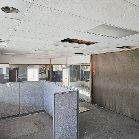 More Photos Of 350 Center St, Grayslake Warehouse For Sale