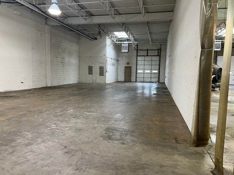 More Photos Of 144 Quigley Blvd, New Castle Warehouse For Lease