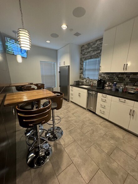 More Photos Of 6939 S 69th Ave, Tulsa Office For Lease