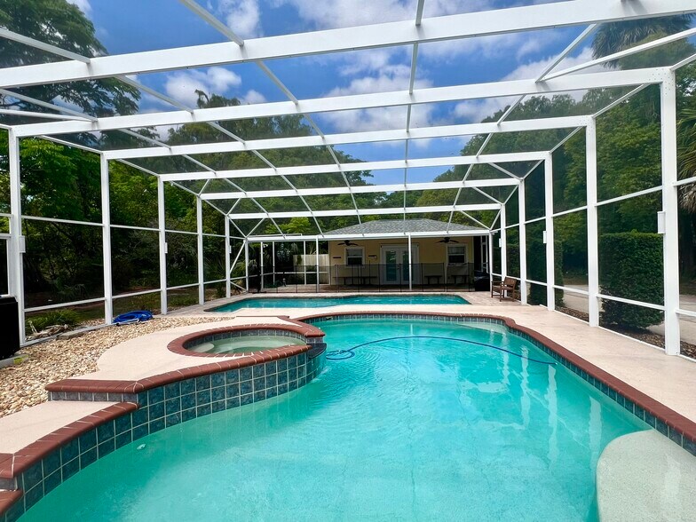 More Photos Of 317 S Volusia Ave, Orange City Freestanding For Sale