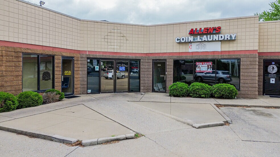 More Photos Of 3240 Lone Oak Rd, Paducah Storefront For Lease