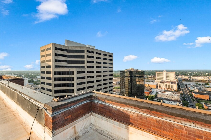 More Photos Of 400 Texas St, Shreveport Office For Sale