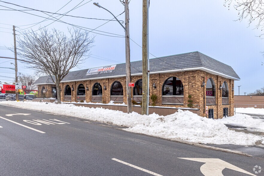 Primary Photo Of 921 Richmond Ave, Staten Island Restaurant For Lease