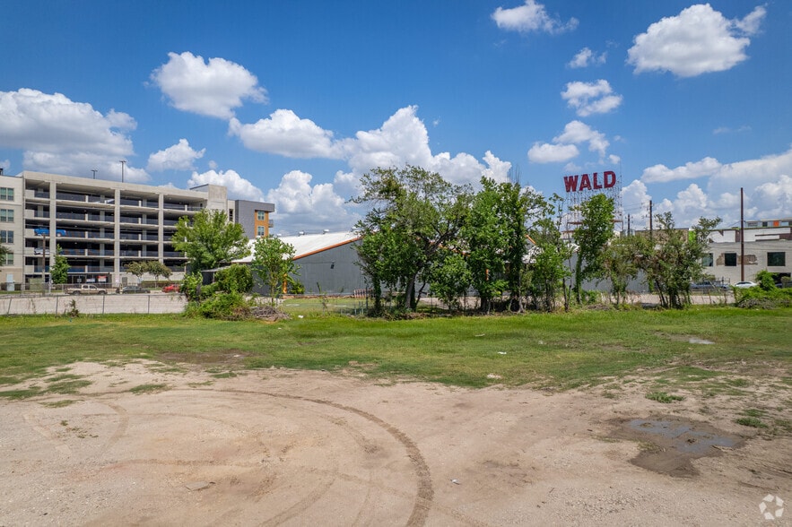 More Photos Of 815 Emancipation Ave, Houston Industrial For Sale