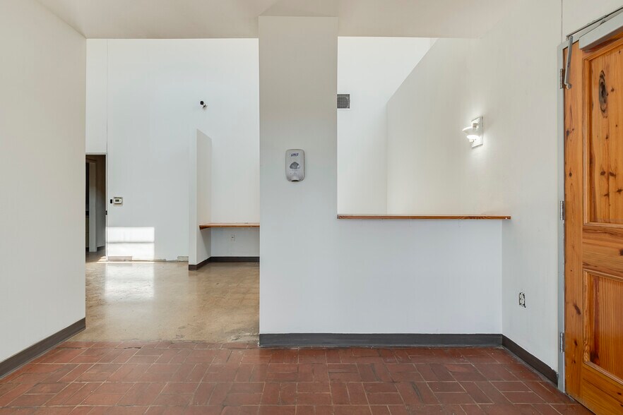 More Photos Of 2920 Shotts St, Fort Worth Distribution For Lease