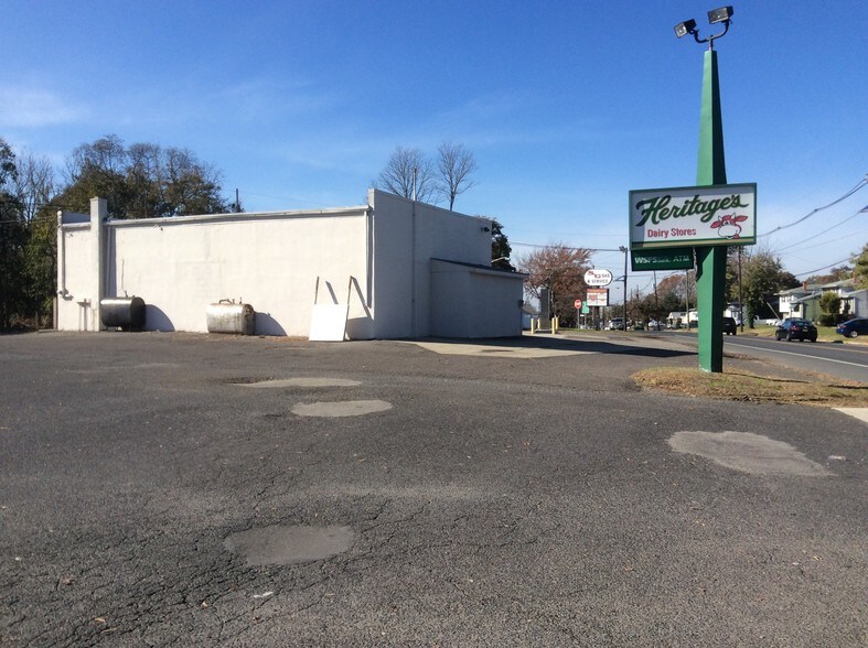 More Photos Of 1305 Cooper St, Woodbury Auto Repair For Sale
