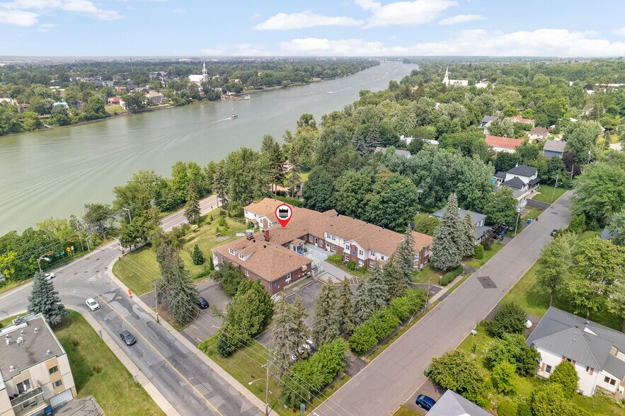 More Photos Of 21 Rue Messier, Mont-saint-hilaire Apartments For Sale