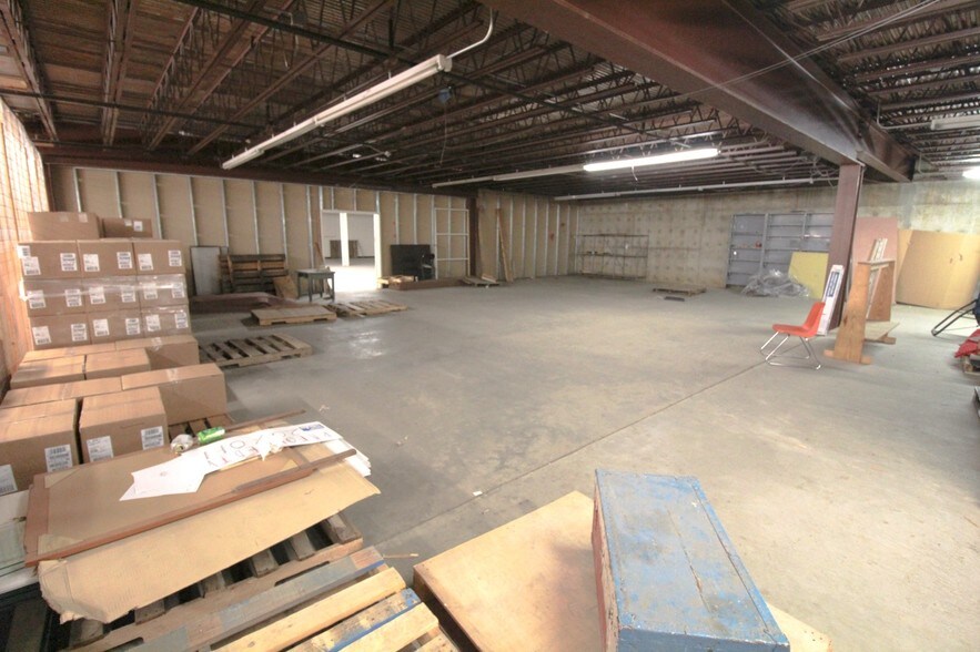 More Photos Of 1010 3rd Ave, Huntington Storefront Retail Office For Lease