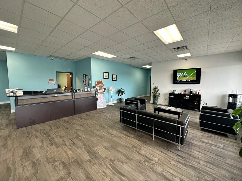 More Photos Of 617 S James Campbell Blvd, Columbia Auto Dealership For Lease